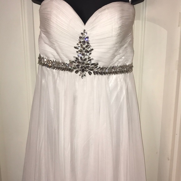 Alyce Paris Dresses & Skirts - White Alyce Paris dress
